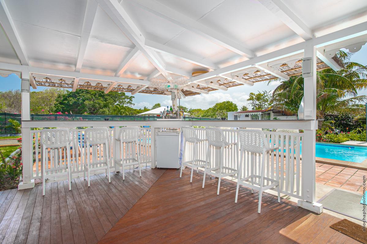 8 Location-villa-Martinique_Terrasse bar extérieur 2